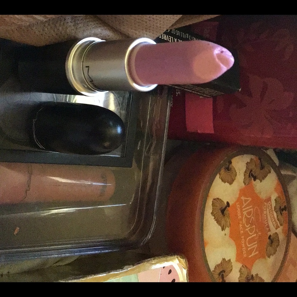 MAC LIPSTICK